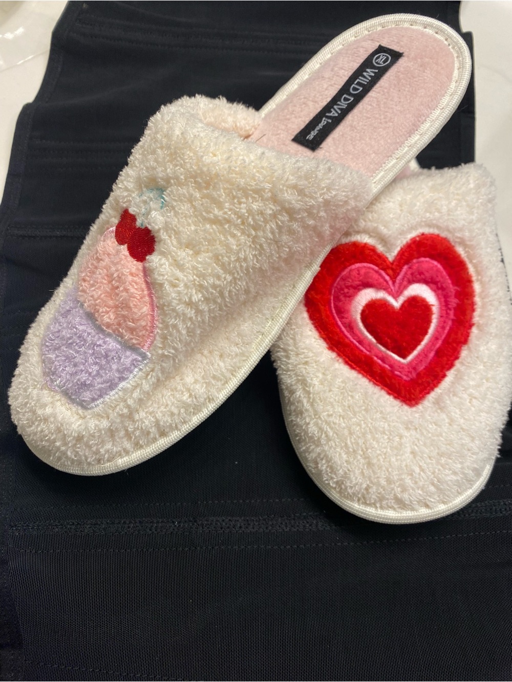 NEW DIVA Lounge Cream Fuzzy Slip-On Slippers with Red & Pink Heart Embroidery